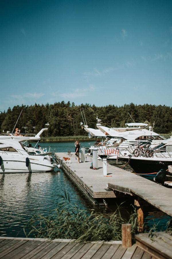 Maatilamajoitukset Tackork Gard & Marina